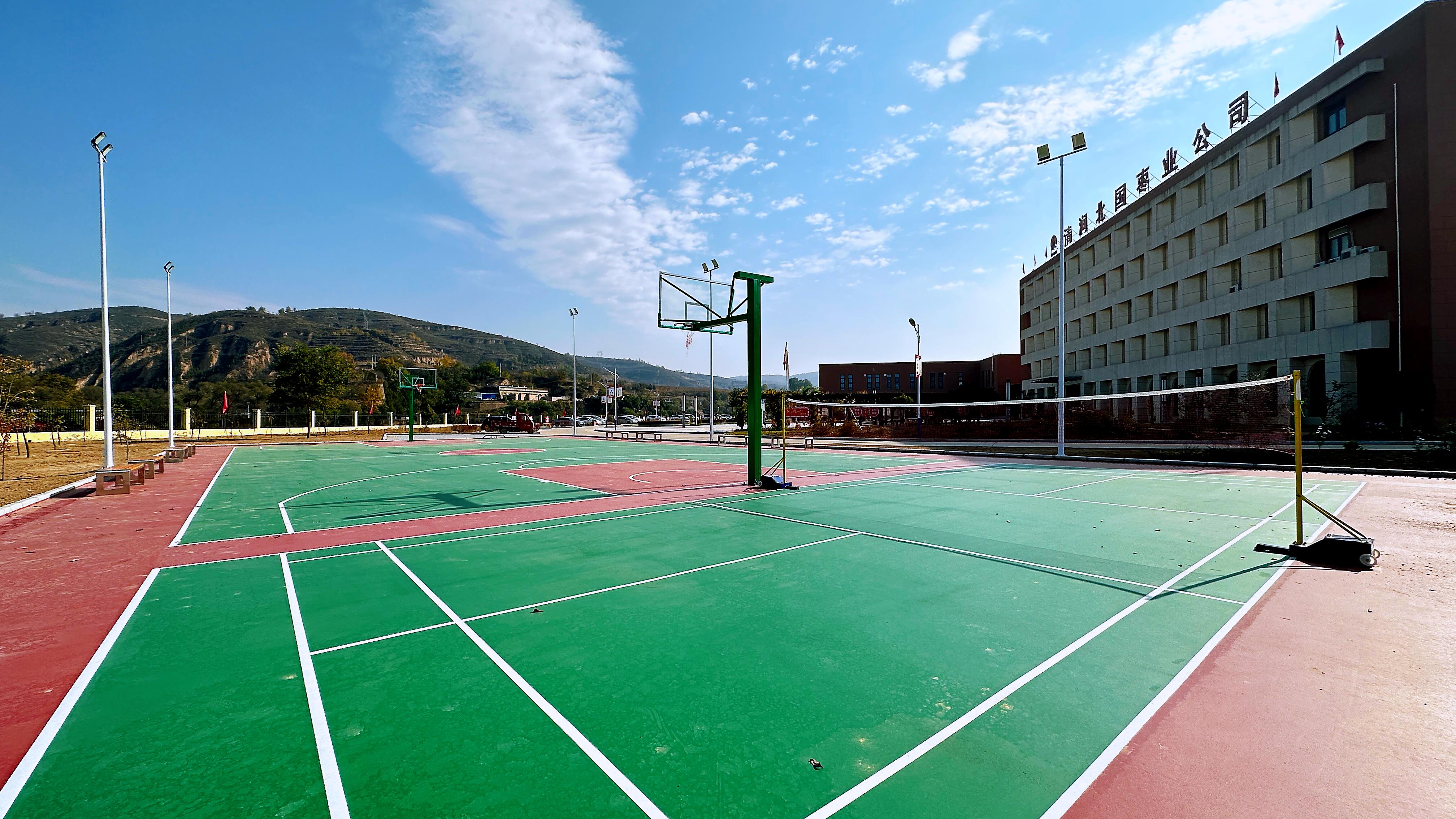 beat365官方最新版陕西榆林合力北国枣业公司：新建篮球场 “为群众办实事 尽